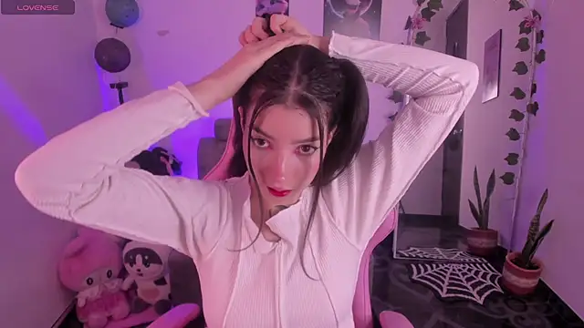 Snapshot of cami_mila9 chatting on 16, 10, 2025 cami mila9 online show from 16, 10, 2025