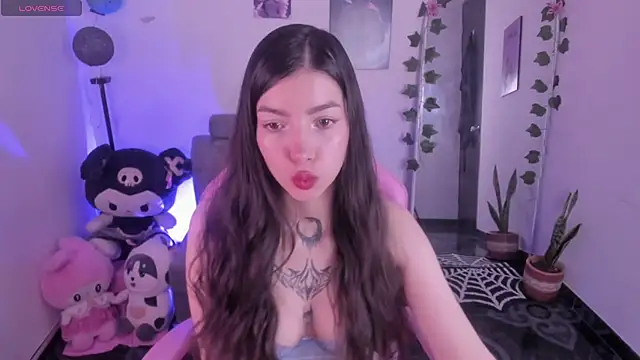 Snapshot of cami_mila9 chatting on 28, 10, 2025 cami mila9 online show from 28, 10, 2025