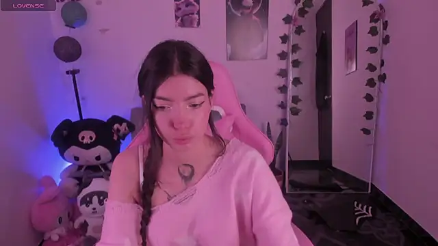 Snapshot of cami_mila9 chatting on 14, 11, 2025 cami mila9 online show from 14, 11, 2025