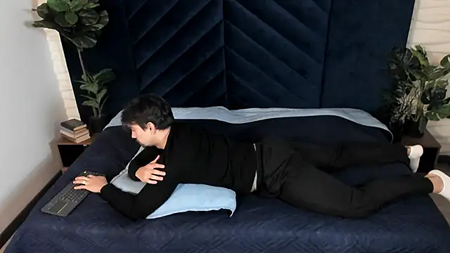 Snapshot of Ian_Daviz chatting on 14, 10, 2025 Ian Daviz online show from 14, 10, 2025