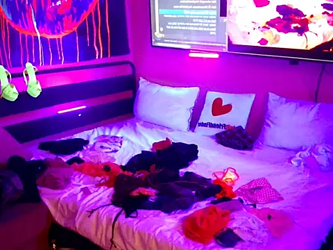 KRYZTALYNXXX online show from 4, 4, 2026