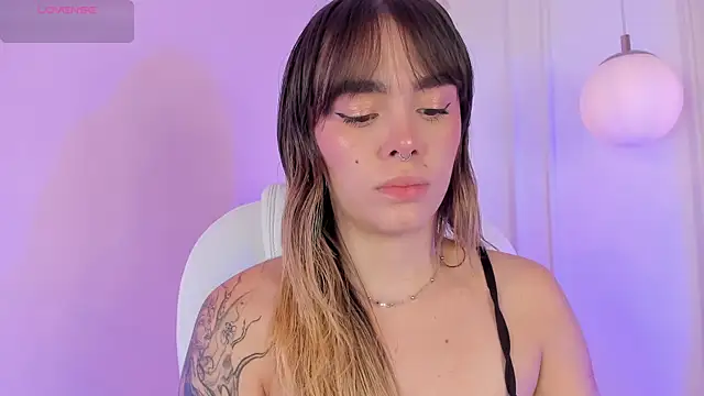 Lucy Vega online show from 17, 11, 2025