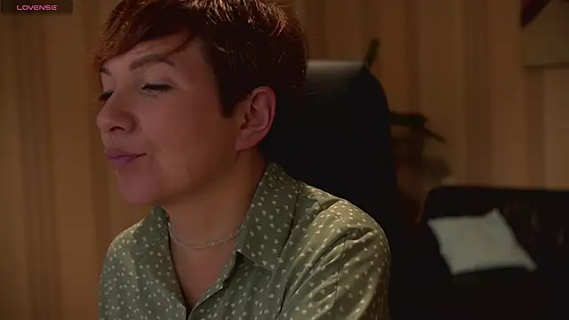 Snapshot of Katherine_Fox chatting on 10, 1, 2025 Katherine Fox online show from 10, 1, 2025