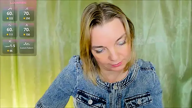 Snapshot of Regina__blue chatting on 13, 12, 2024 Regina  blue online show from 13, 12, 2024