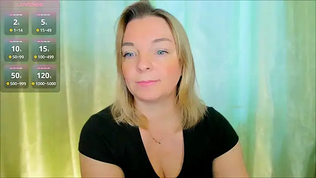 Snapshot of Regina__blue chatting on 17, 12, 2024 Regina  blue online show from 17, 12, 2024