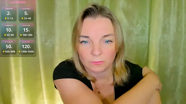 Snapshot of Regina__blue chatting on 17, 12, 2024 Regina  blue online show from 17, 12, 2024