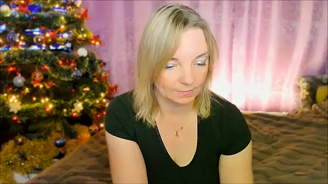 Snapshot of Regina__blue chatting on 19, 12, 2024 Regina  blue online show from 19, 12, 2024