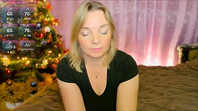 Snapshot of Regina__blue chatting on 19, 12, 2024 Regina  blue online show from 19, 12, 2024