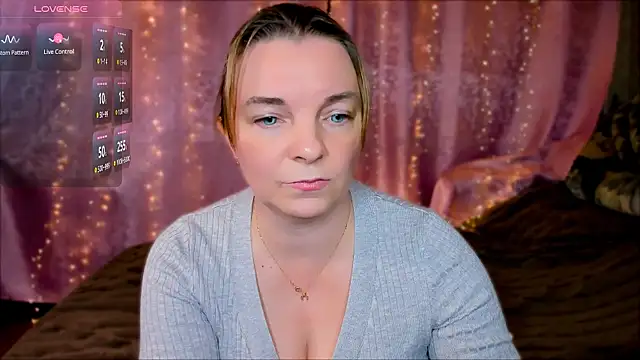 Snapshot of Regina__blue chatting on 12, 1, 2025 Regina  blue online show from 12, 1, 2025