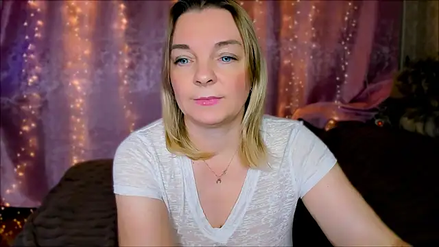 Snapshot of Regina__blue chatting on 14, 1, 2025 Regina  blue online show from 14, 1, 2025