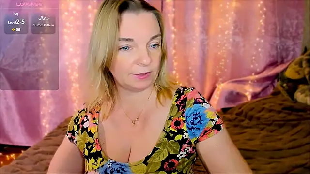 Snapshot of Regina__blue chatting on 22, 1, 2025 Regina  blue online show from 22, 1, 2025