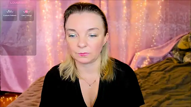 Snapshot of Regina__blue chatting on 23, 1, 2025 Regina  blue online show from 23, 1, 2025