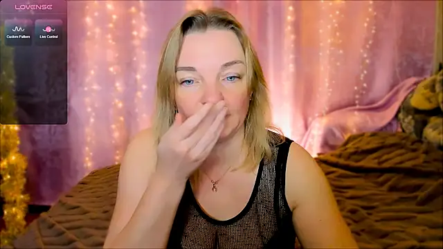 Snapshot of Regina__blue chatting on 24, 1, 2025 Regina  blue online show from 24, 1, 2025