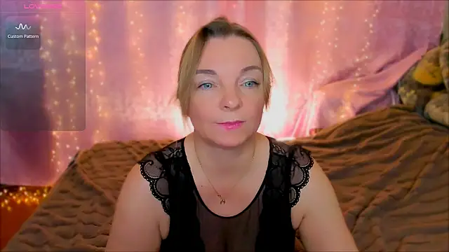 Snapshot of Regina__blue chatting on 1, 2, 2025 Regina  blue online show from 1, 2, 2025