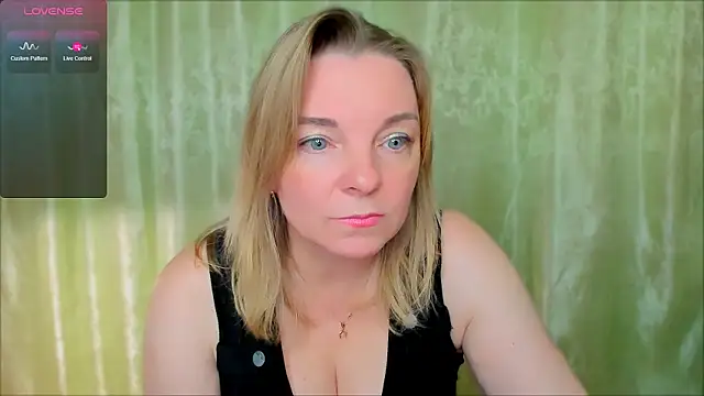 Snapshot of Regina__blue chatting on 11, 2, 2025 Regina  blue online show from 11, 2, 2025