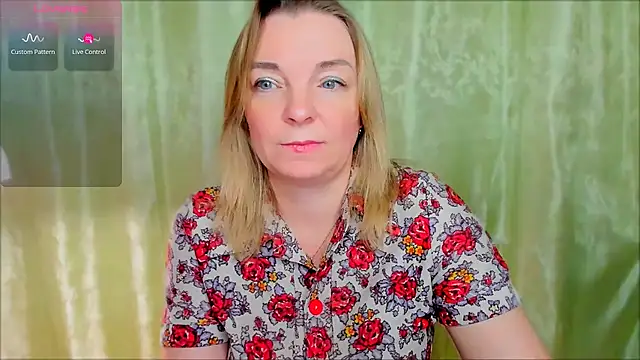 Snapshot of Regina__blue chatting on 4, 3, 2025 Regina  blue online show from 4, 3, 2025