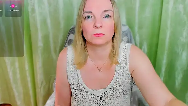 Snapshot of Regina__blue chatting on 7, 3, 2025 Regina  blue online show from 7, 3, 2025