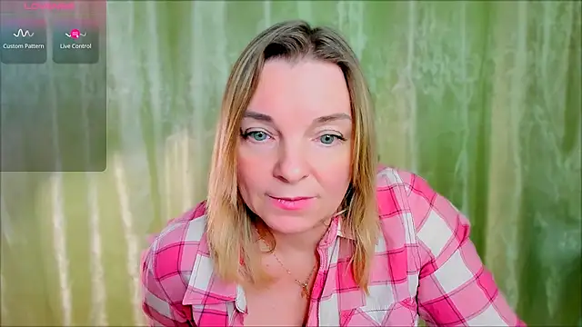 Snapshot of Regina__blue chatting on 11, 3, 2025 Regina  blue online show from 11, 3, 2025