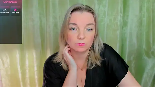 Snapshot of Regina__blue chatting on 22, 3, 2025 Regina  blue online show from 22, 3, 2025