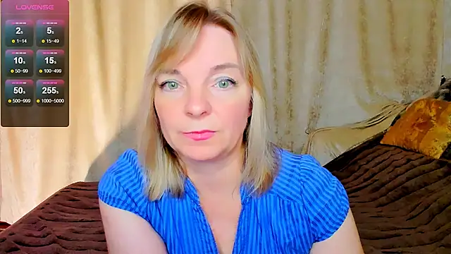 Snapshot of Regina__blue chatting on 12, 9, 2025 Regina  blue online show from 12, 9, 2025