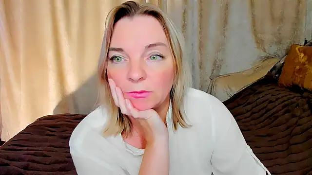 Snapshot of Regina__blue chatting on 14, 9, 2025 Regina  blue online show from 14, 9, 2025