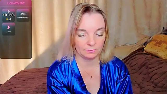 Snapshot of Regina__blue chatting on 3, 10, 2025 Regina  blue online show from 3, 10, 2025