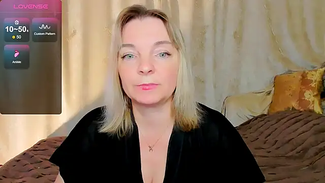 Snapshot of Regina__blue chatting on 17, 10, 2025 Regina  blue online show from 17, 10, 2025