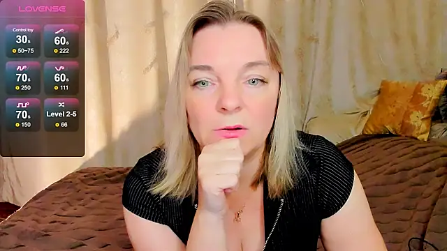 Snapshot of Regina__blue chatting on 18, 10, 2025 Regina  blue online show from 18, 10, 2025