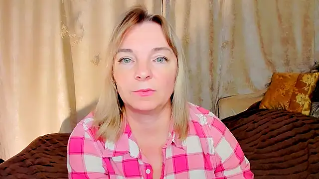 Snapshot of Regina__blue chatting on 27, 10, 2025 Regina  blue online show from 27, 10, 2025