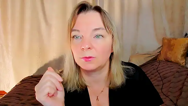 Snapshot of Regina__blue chatting on 12, 11, 2025 Regina blue online show from 12, 11, 2025