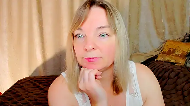 Snapshot of Regina__blue chatting on 16, 11, 2025 Regina blue online show from 16, 11, 2025