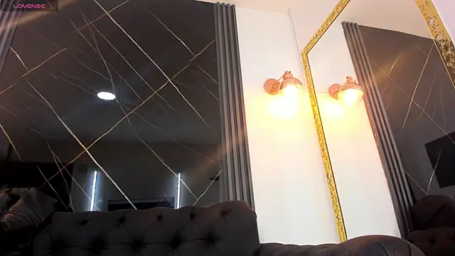 EvaaLovia1 online show from 17, 10, 2025