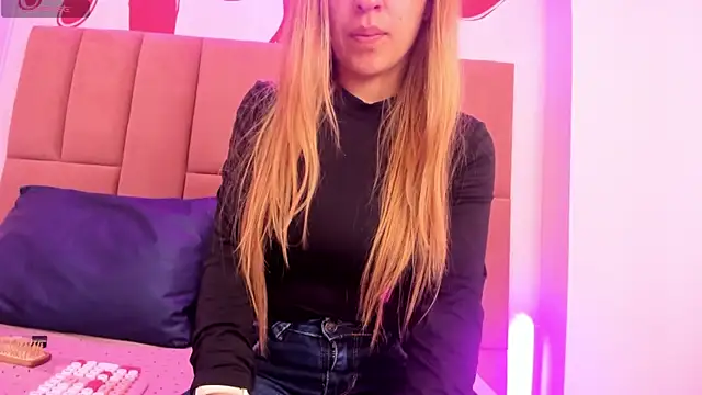 EvaaLovia1 online show from 18, 10, 2025