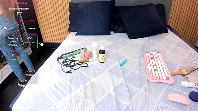 EvaaLovia1 online show from 20, 12, 2025