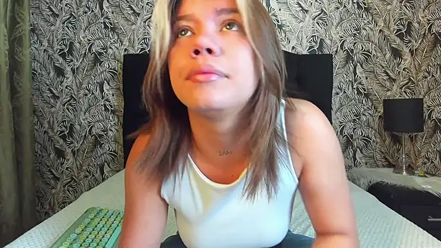 Snapshot of Gissel_Angel chatting on 10, 10, 2025 Gissel Angel online show from 10, 10, 2025