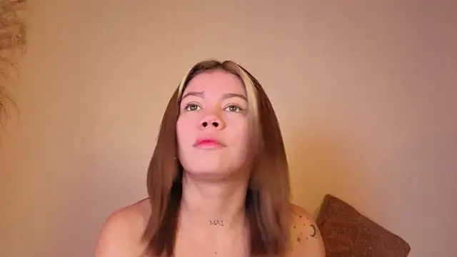 Snapshot of Gissel_Angel chatting on 28, 10, 2025 Gissel Angel online show from 28, 10, 2025