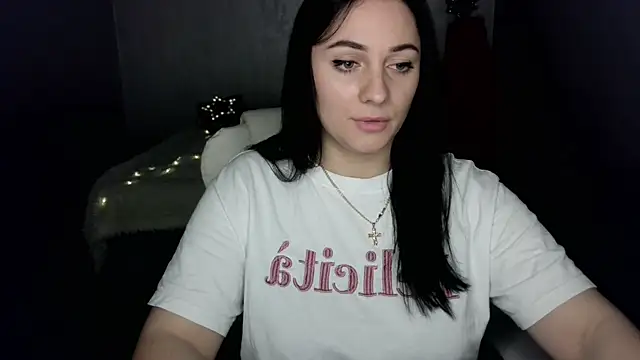 Emelyblum online show from 17, 1, 2025