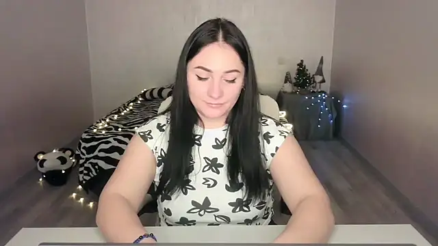 Emelyblum online show from 22, 1, 2025