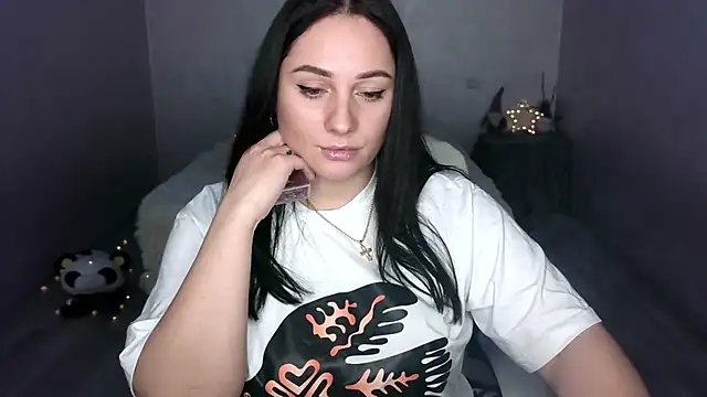 Emelyblum online show from 1, 3, 2025