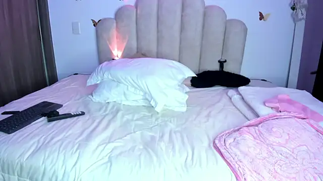 Snapshot of NaomiAsha chatting on 24, 10, 2025 NaomiAsha online show from 24, 10, 2025