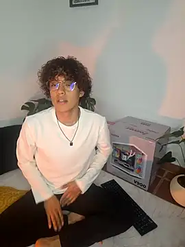 Snapshot of nickolas_moon chatting on 27, 12, 2024 nickolas moon online show from 27, 12, 2024