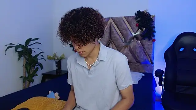 Snapshot of nickolas_moon chatting on 30, 12, 2024 nickolas moon online show from 30, 12, 2024