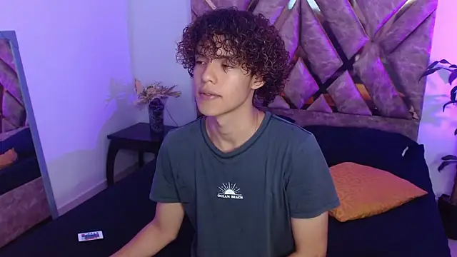 Snapshot of nickolas_moon chatting on 1, 2, 2025 nickolas moon online show from 1, 2, 2025