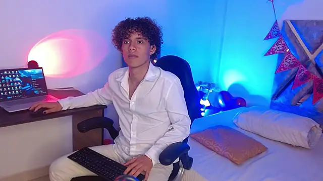 Snapshot of nickolas_moon chatting on 18, 2, 2025 nickolas moon online show from 18, 2, 2025