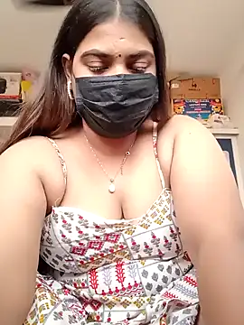 Hotmilfxox online show from 17, 1, 2025