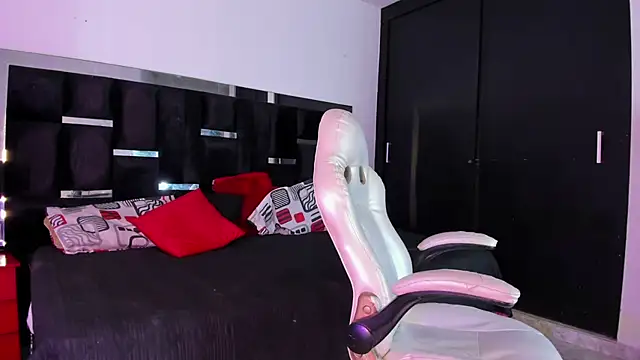 Tasha Sant online show from 4, 11, 2025