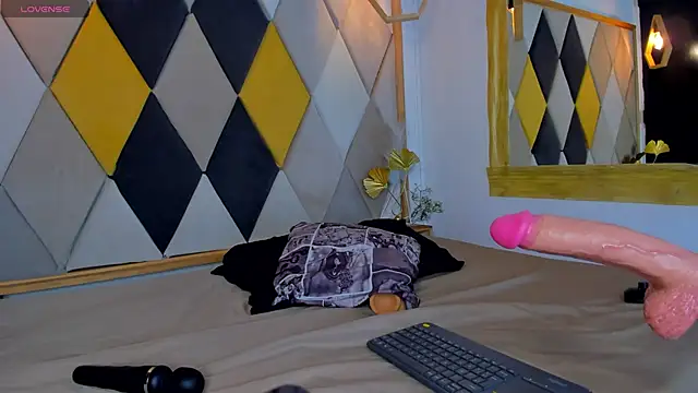 SamanthaFerrer  online show from 13, 3, 2025