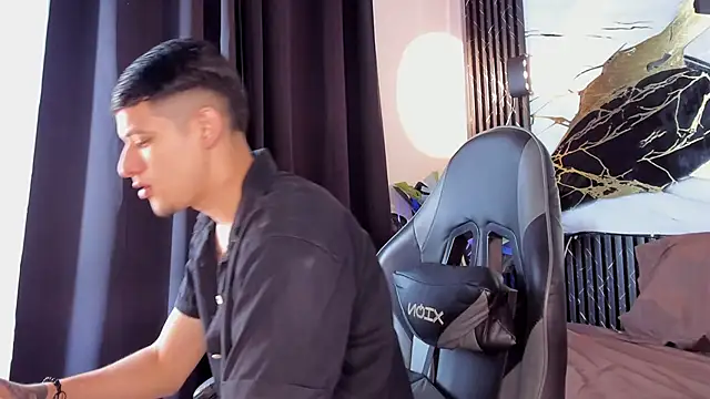 Snapshot of kyle_smithxx chatting on 13, 12, 2025 kyle smithxx online show from 13, 12, 2025