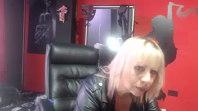 KLOE PIELL online show from 17, 9, 2025