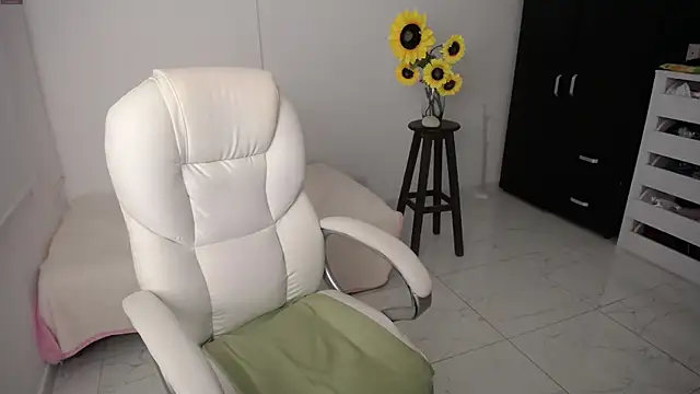 Ghada milf online show from 4, 3, 2025